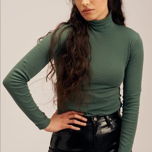 Kotn Fitted Turtleneck in Sage